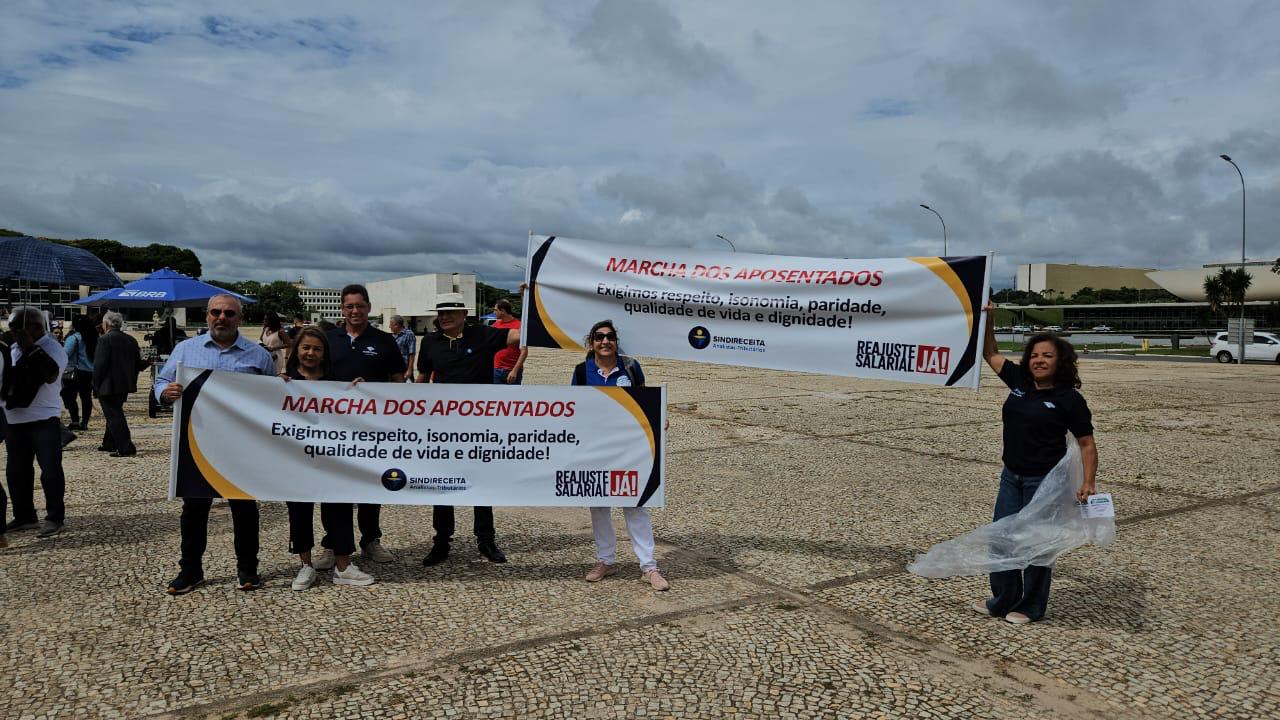 DS/Brasília participa da Marcha dos Aposentados e promove confraternização no Dia dos Aposentados